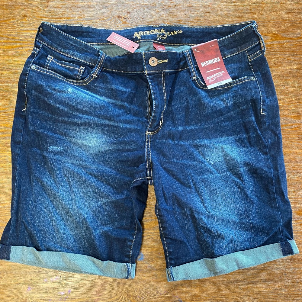 NWT Bermuda Shorts 🌸